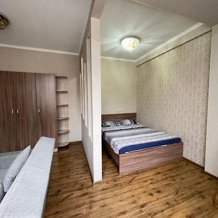 Rent Home Kg На Манаса Боконбаева 비슈케크 외부 사진